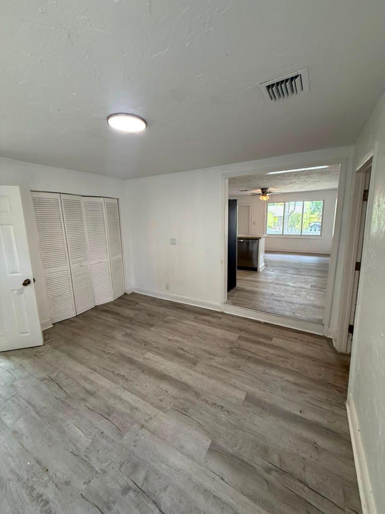 933 30th Court Property Photo 6