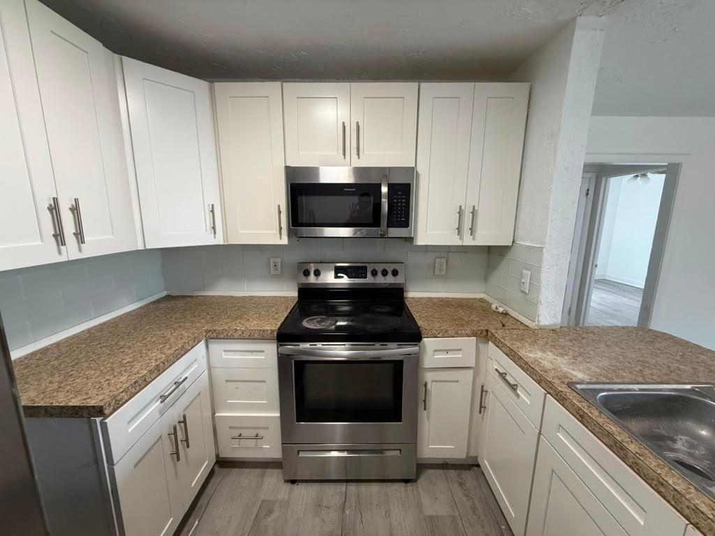 933 30th Court Property Photo 7