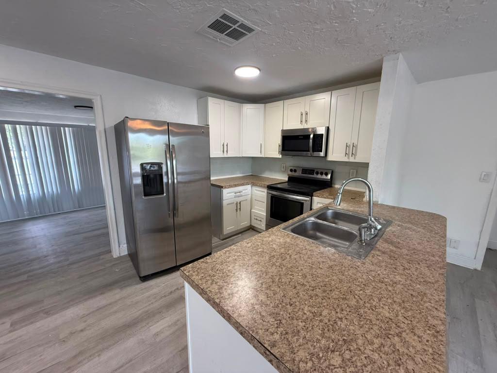 933 30th Court Property Photo 8
