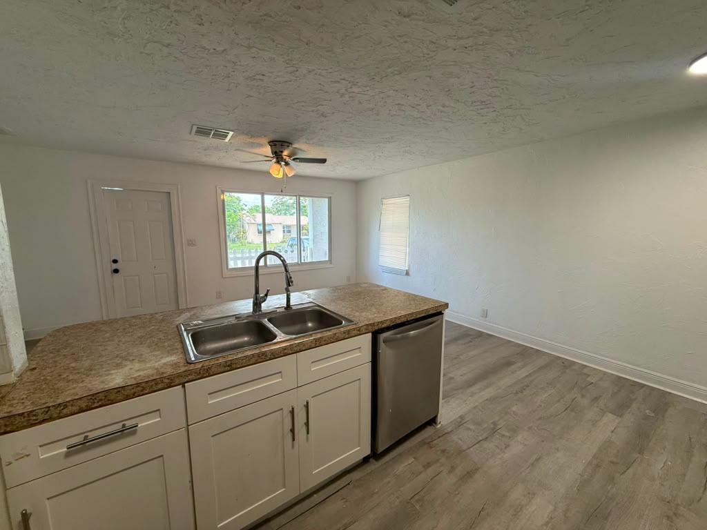 933 30th Court Property Photo 9
