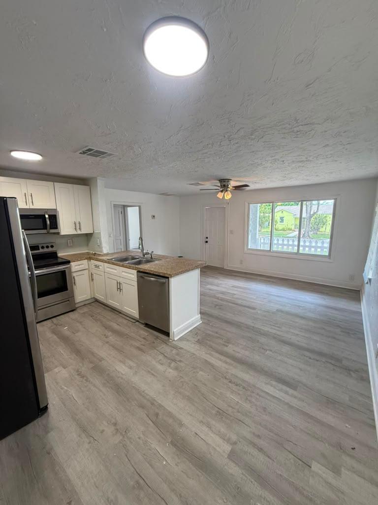 933 30th Court Property Photo 10