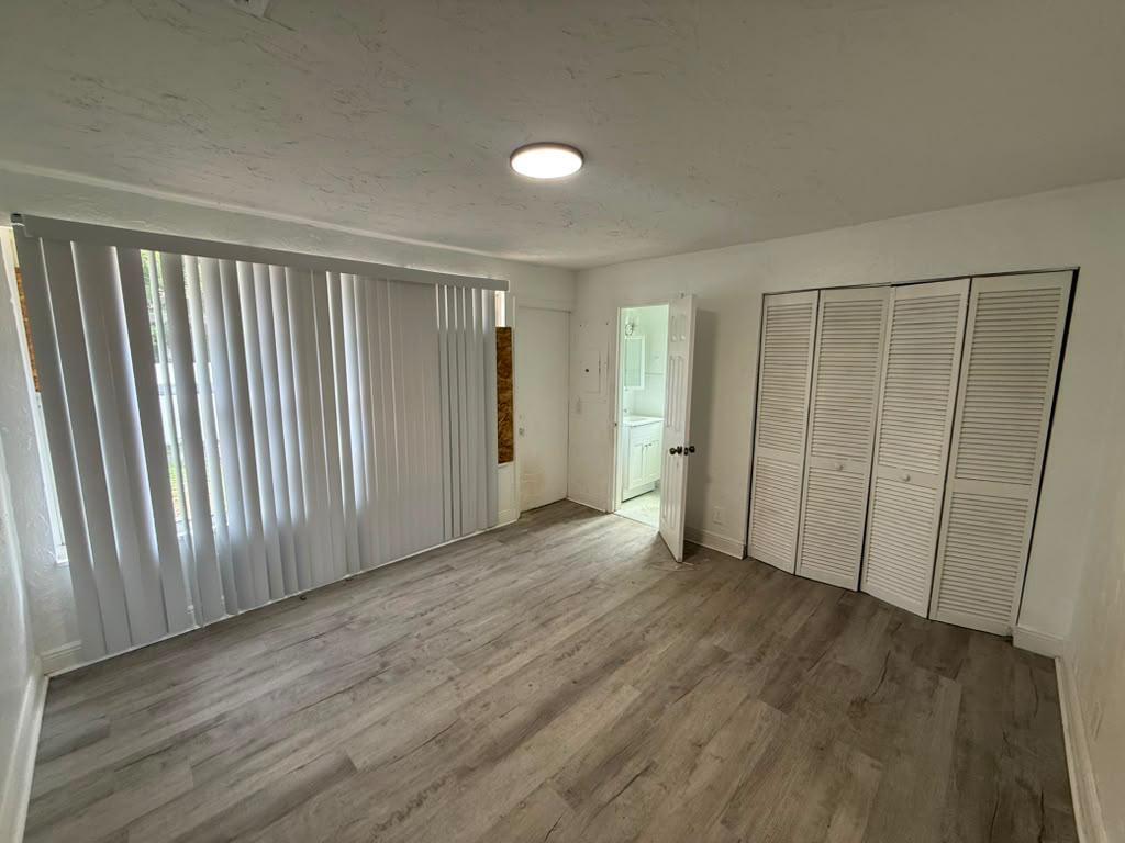 933 30th Court Property Photo 12