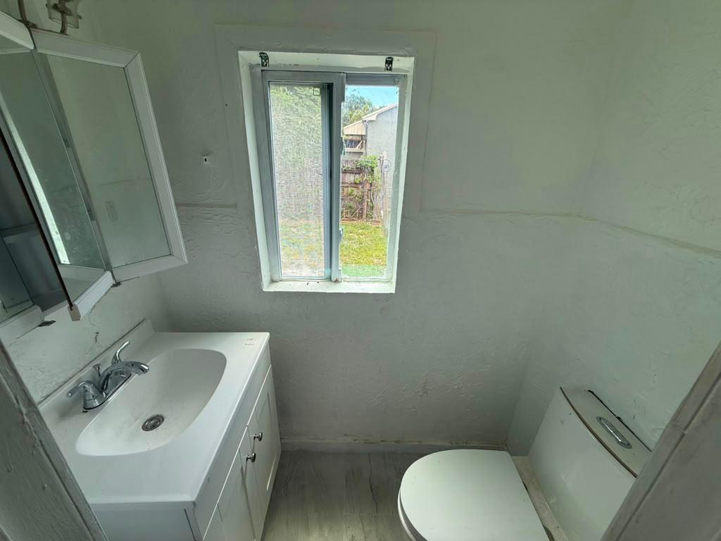 933 30th Court Property Photo 16
