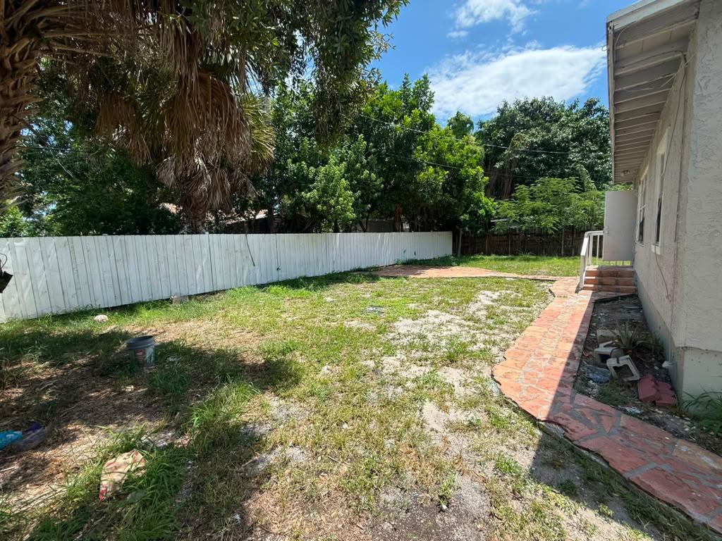 933 30th Court Property Photo 19