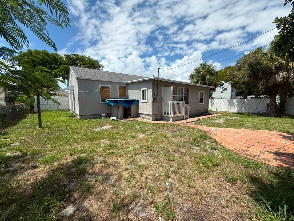 933 30th Court Property Photo 20
