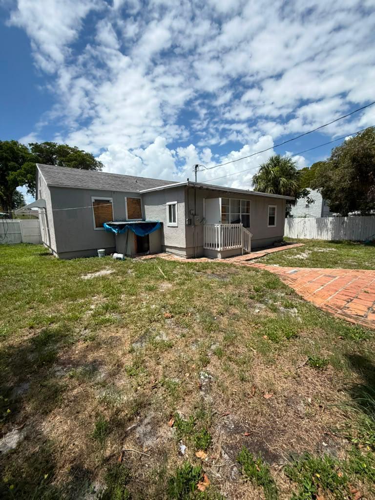933 30th Court Property Photo 21