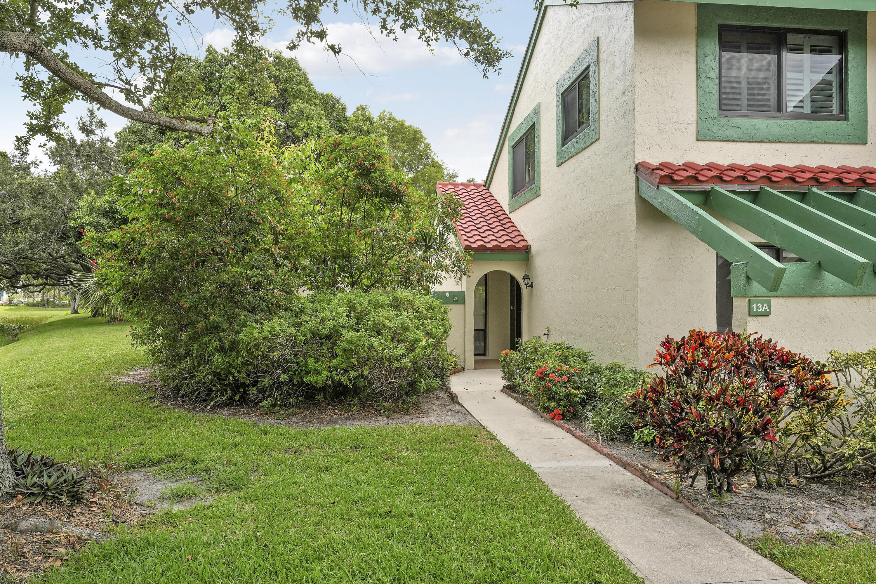 13 Lexington Lane E A Property Photo 1