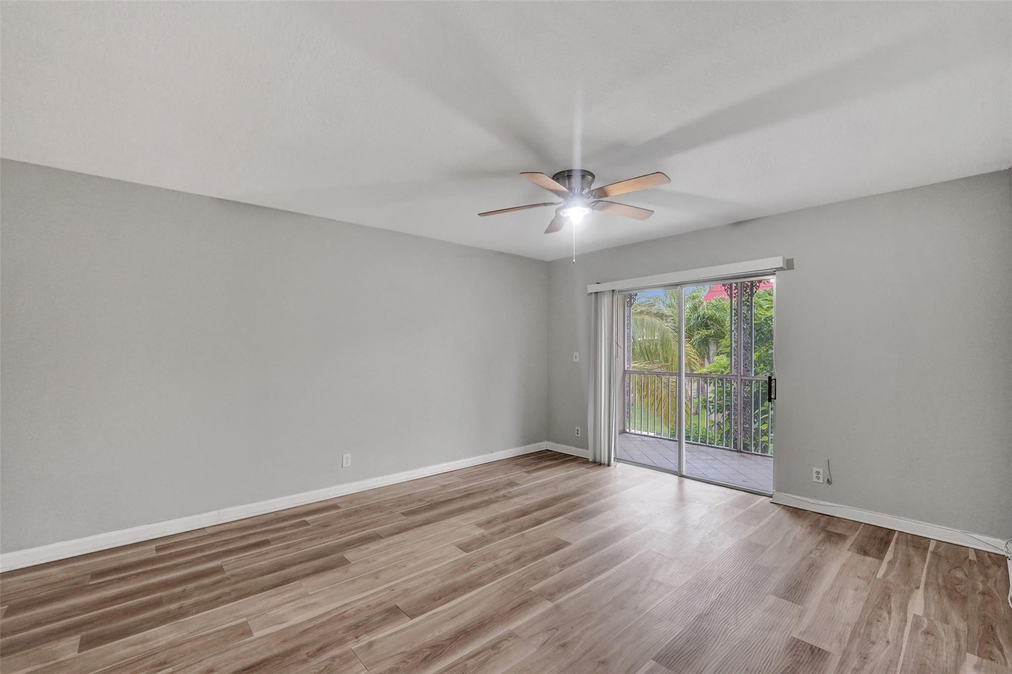 555 Se 8th Street 252 Property Photo 4