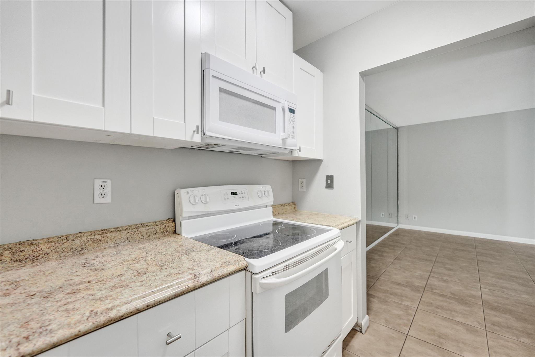 555 Se 8th Street 252 Property Photo 10