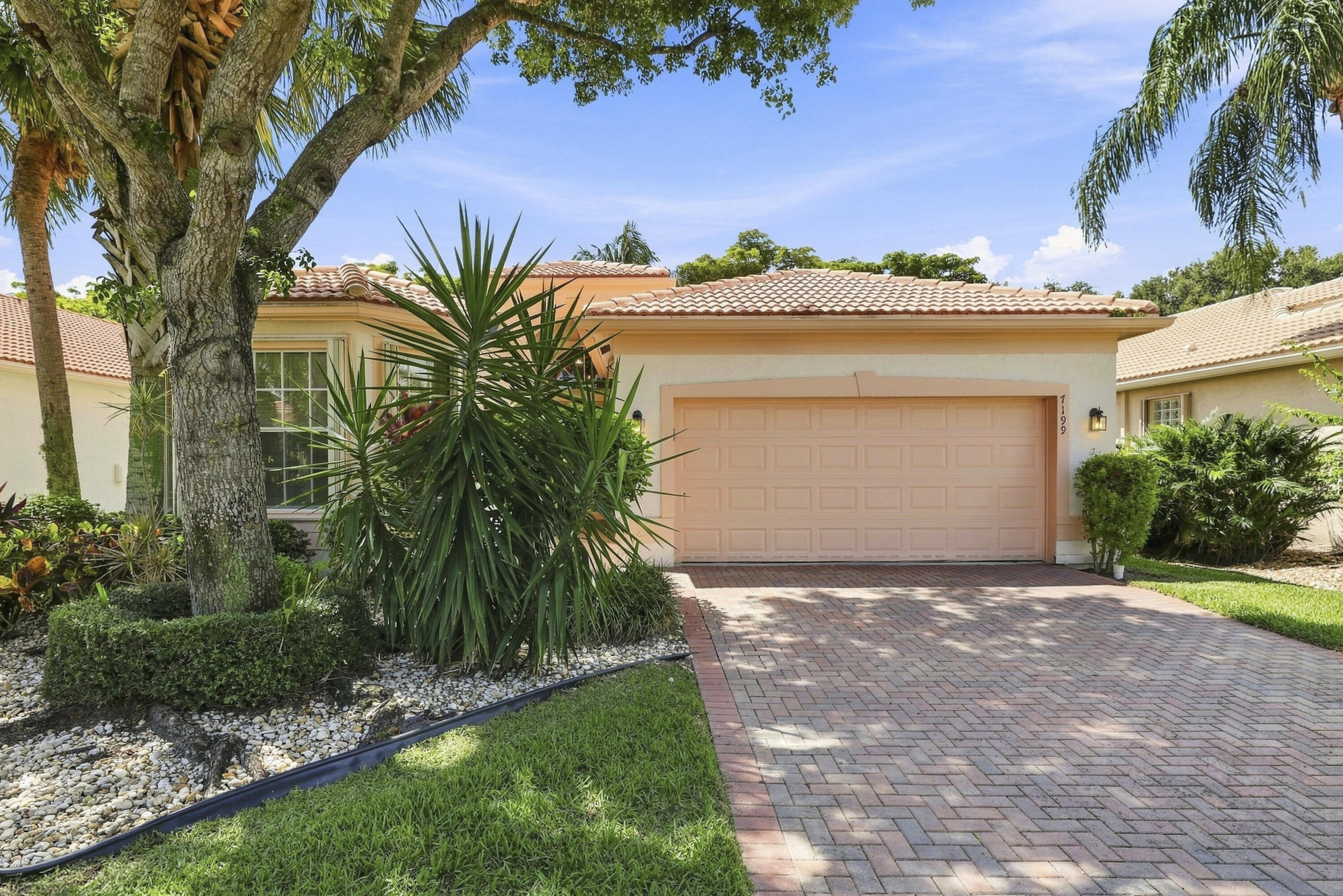 7199 Imperial Beach Circle Property Photo 1