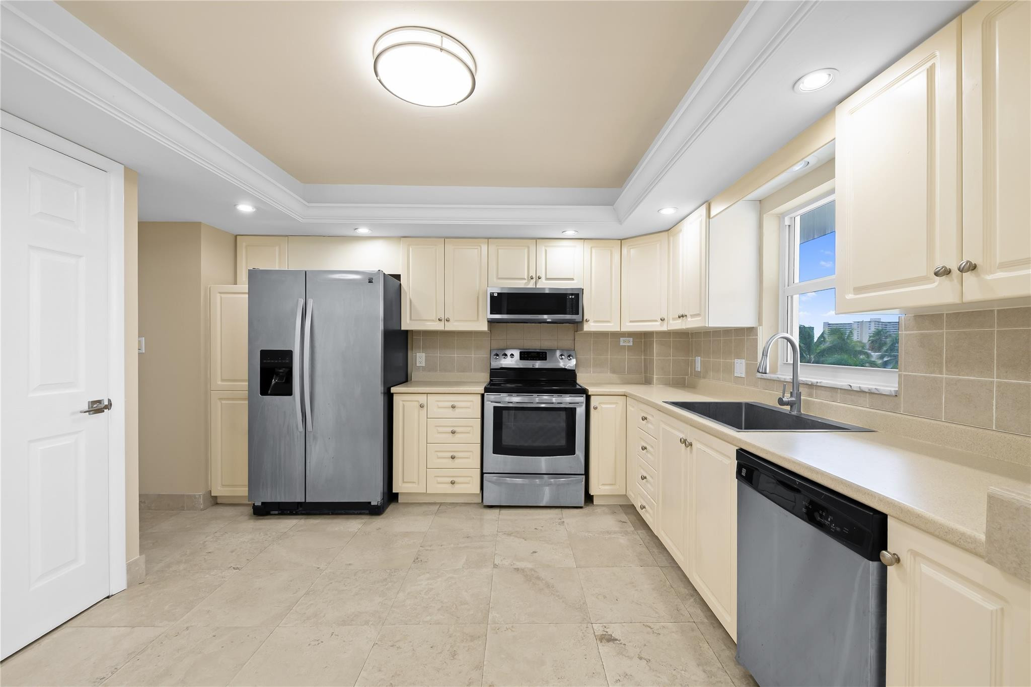 3900 Galt Ocean Drive 309 Property Photo 6