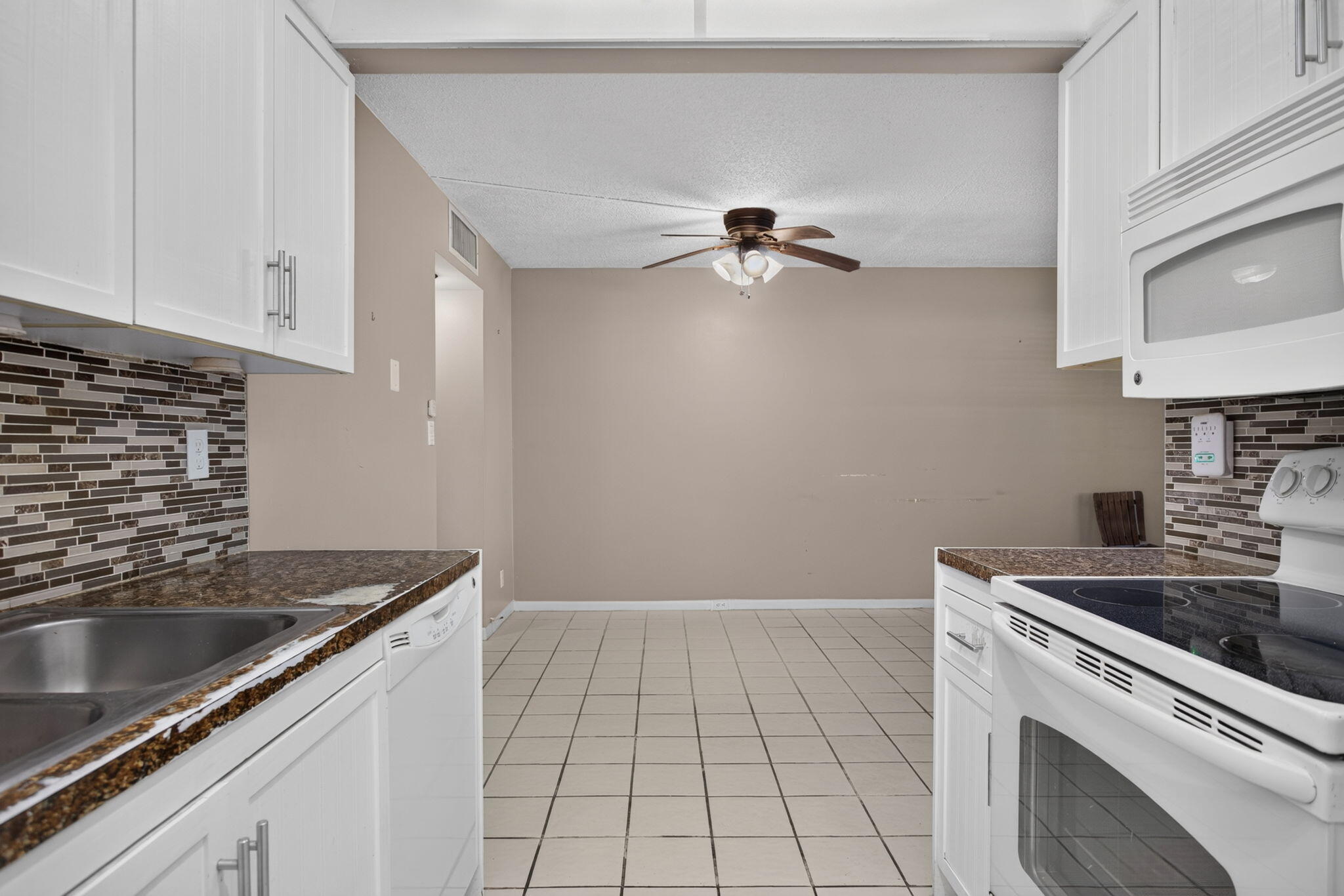 2002 Granada Drive E1 Property Photo 15