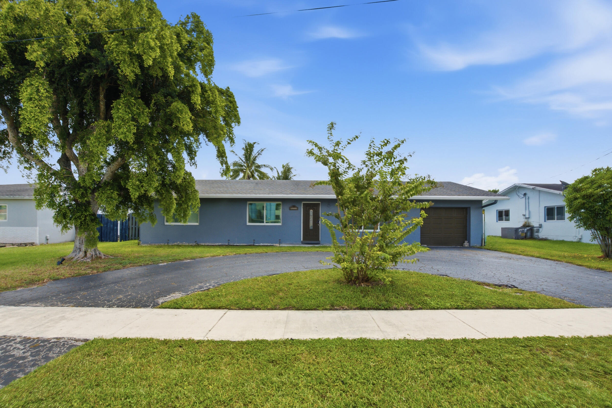 1000 W River Drive Property Photo 1