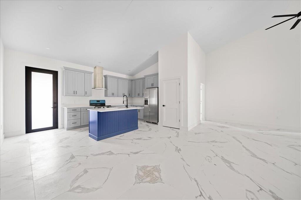 7427 Sea Mist Drive Property Photo 6