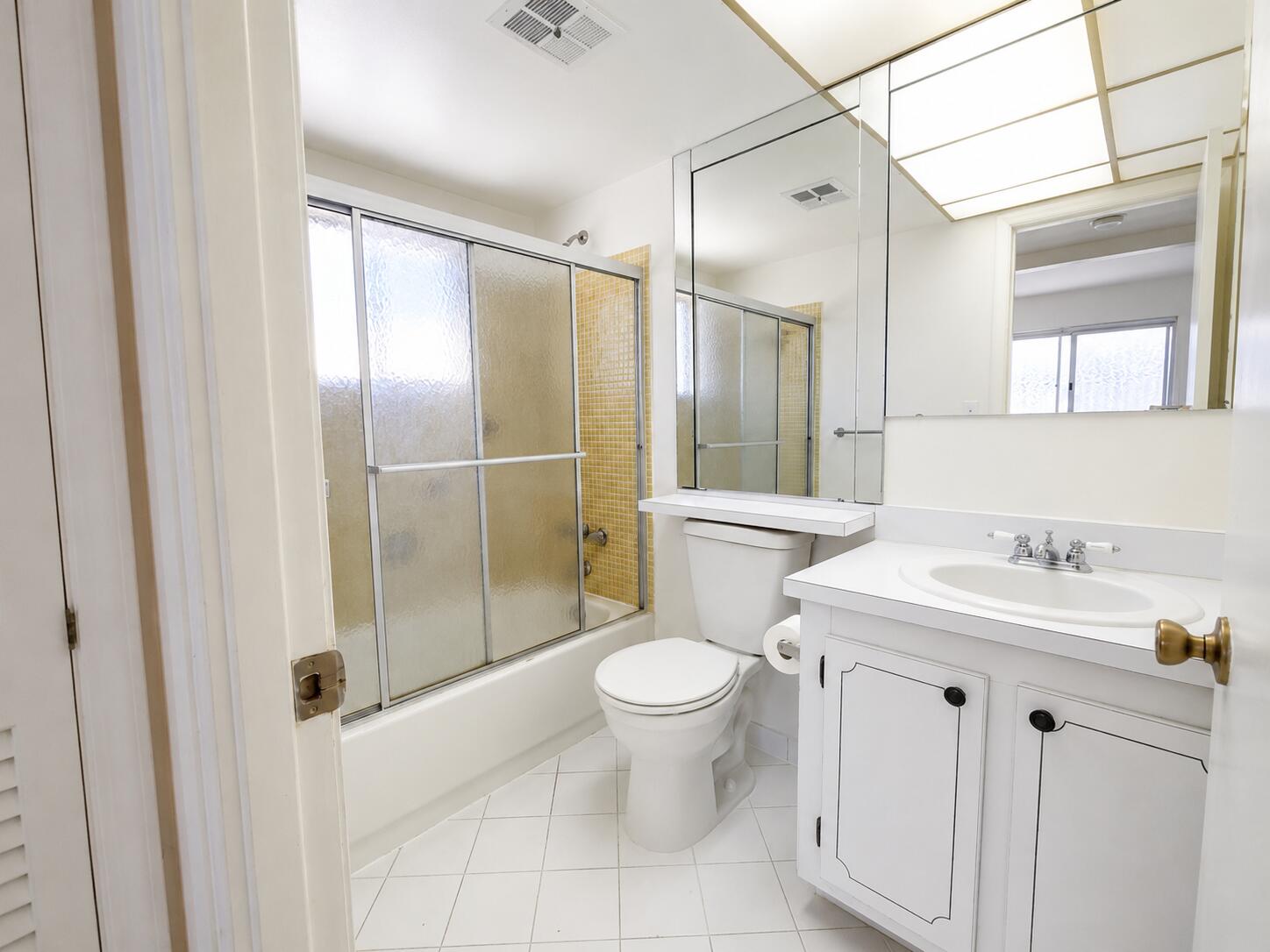 3051 Sunrise Lakes Drive E 203 Property Photo 7