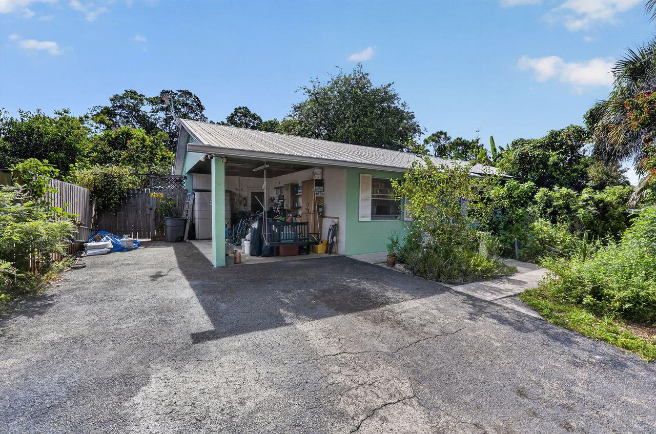 303 S Delaware Boulevard Property Photo 3