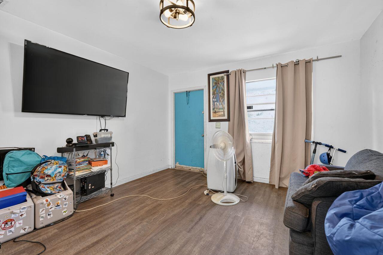303 S Delaware Boulevard Property Photo 6