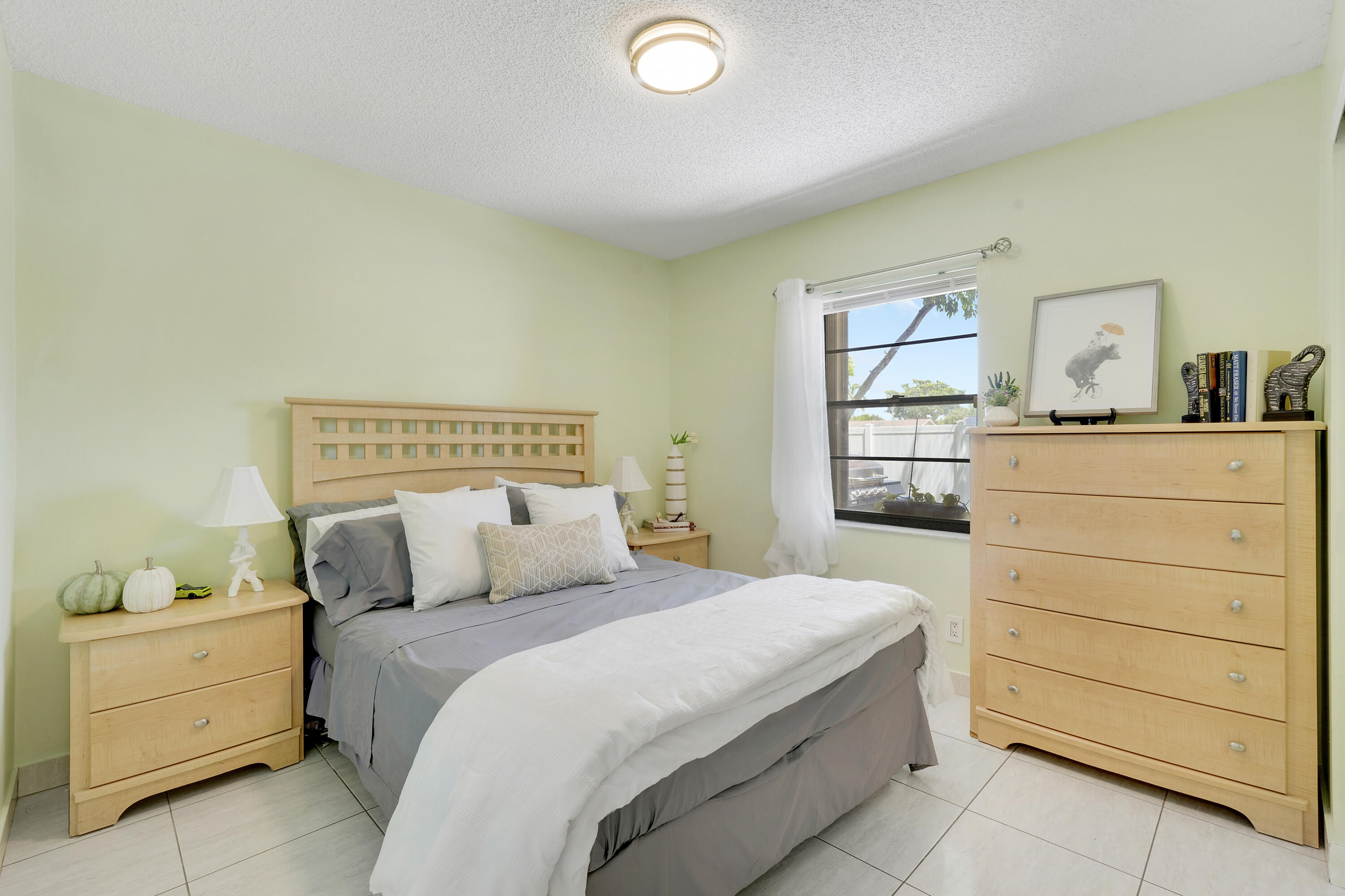 9235 Saddlecreek Drive Property Photo 10