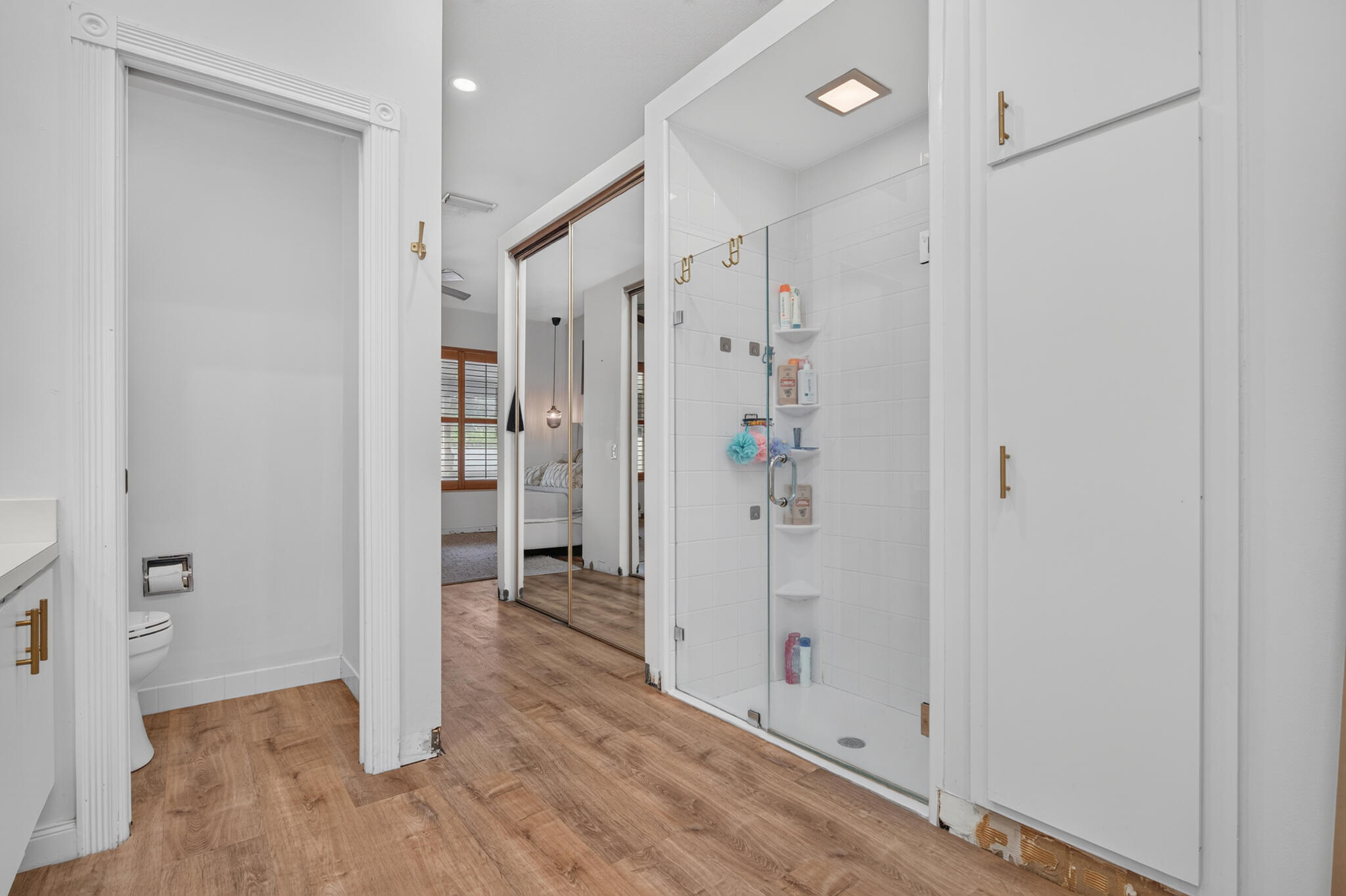 218 Hampton Court Property Photo 22