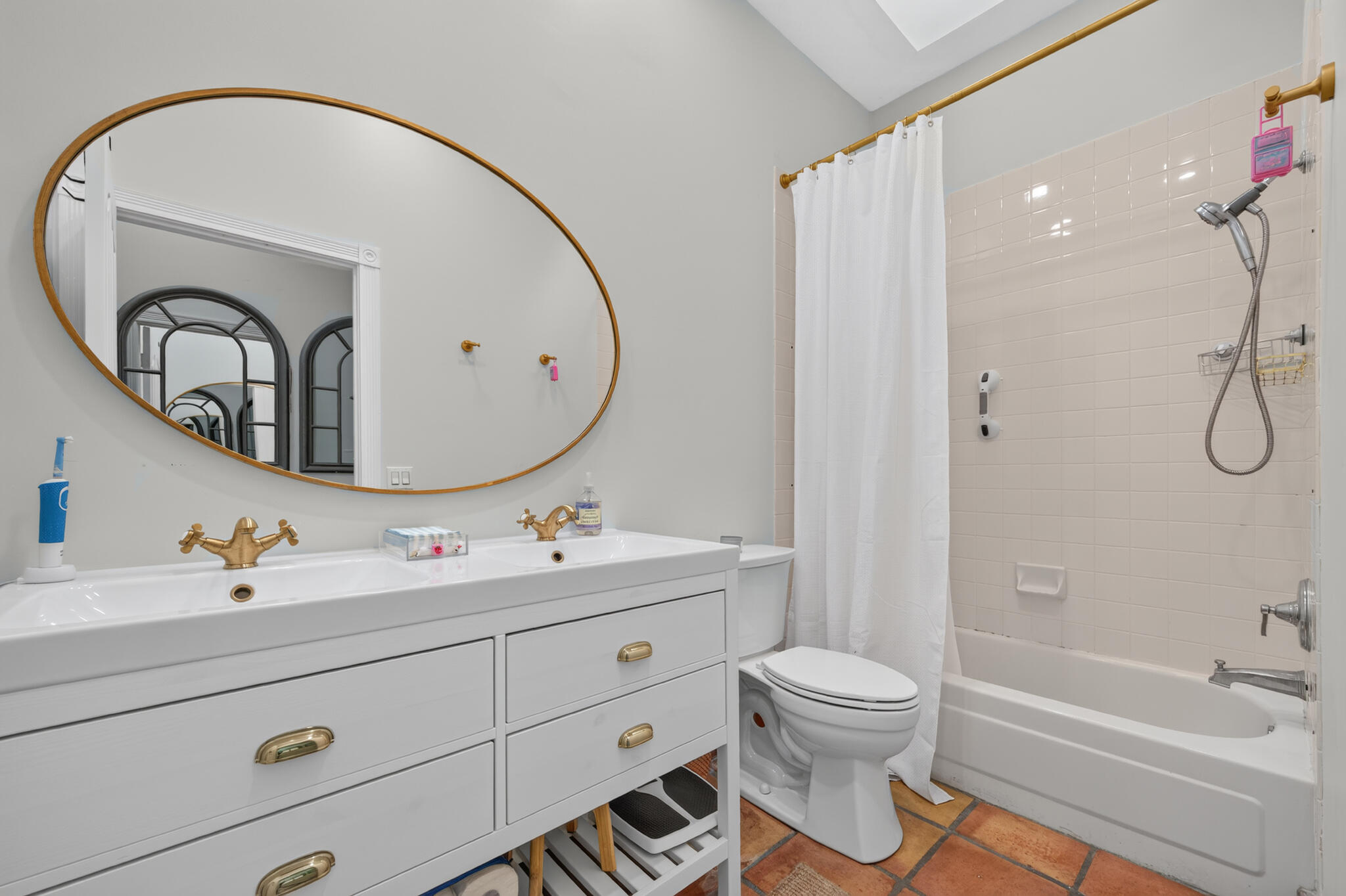 218 Hampton Court Property Photo 24