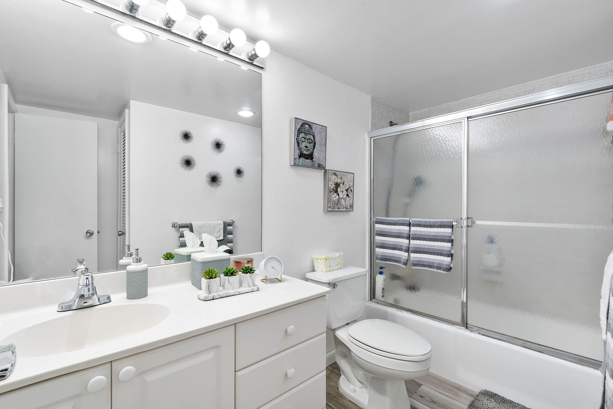 19380 Collins Avenue 523 Property Photo 24