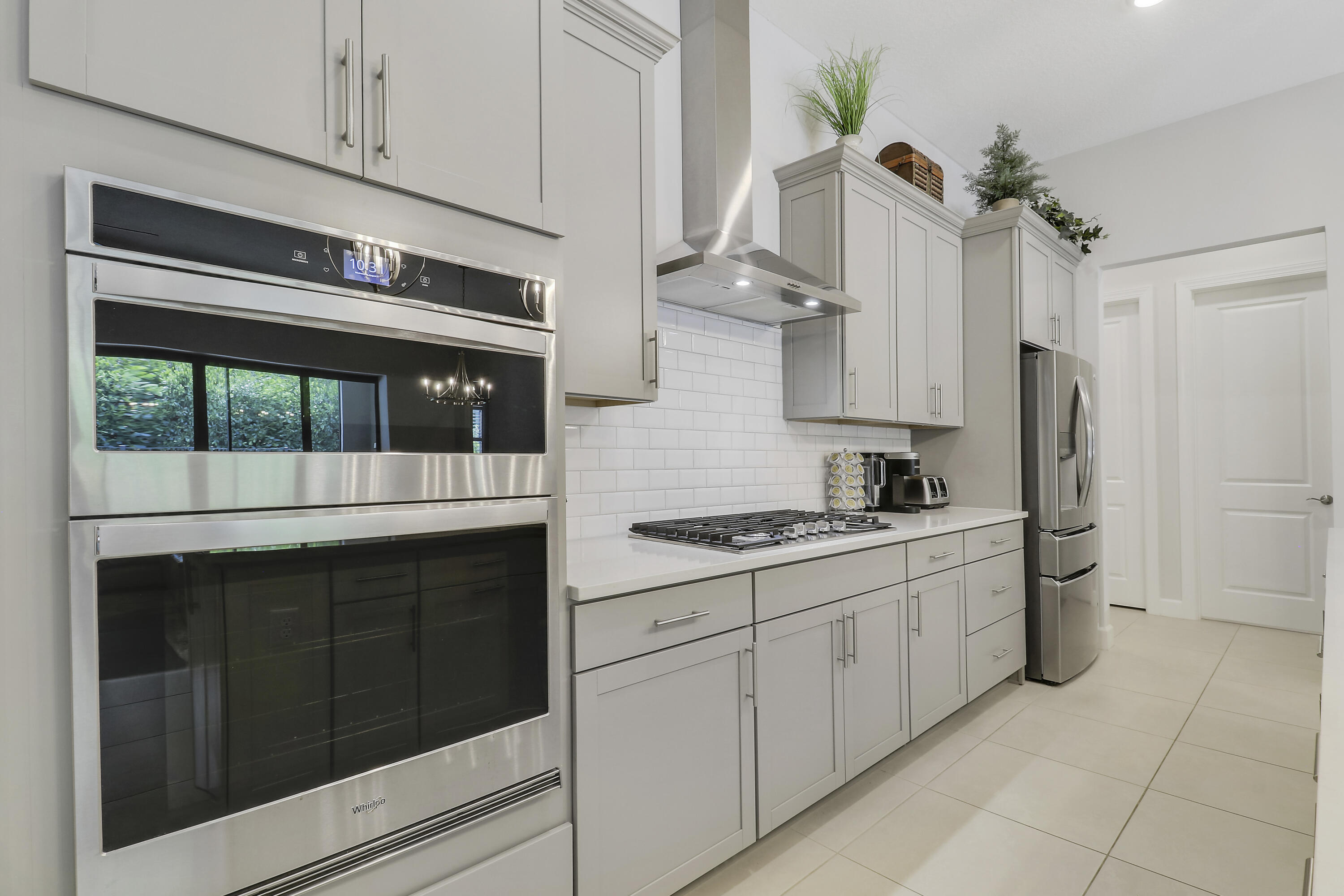 540 Se Villandry Way Property Photo 6