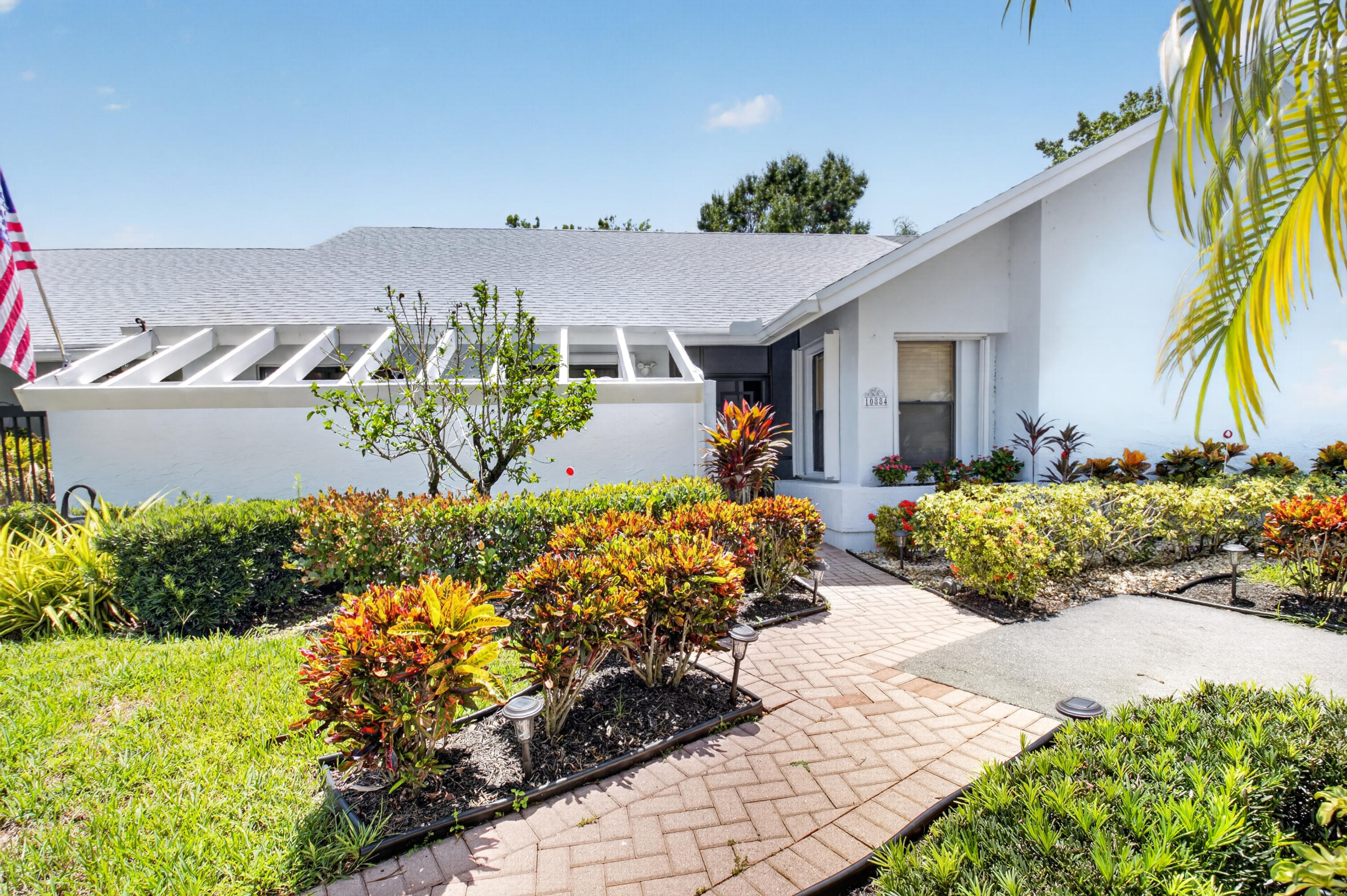 10884 LAKE FRONT Place Property Photo 1