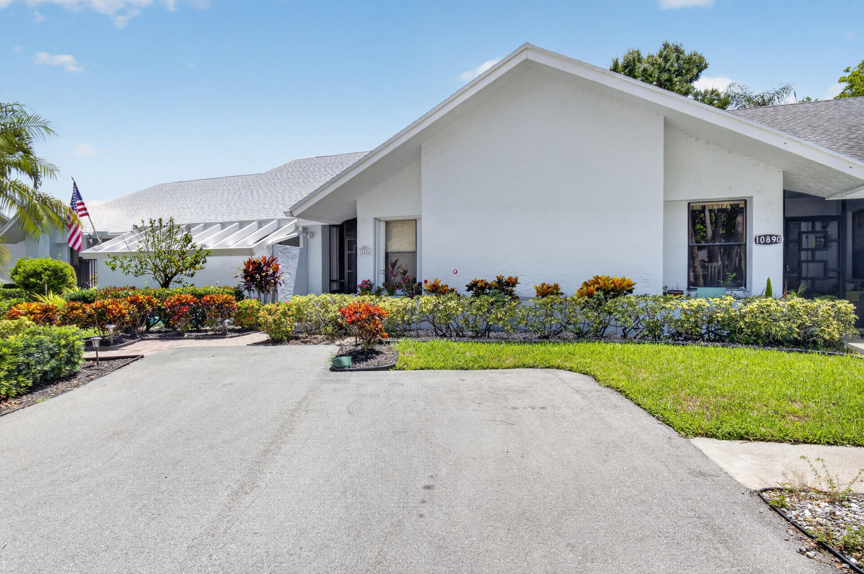 10884 Lake Front Place Property Photo 5