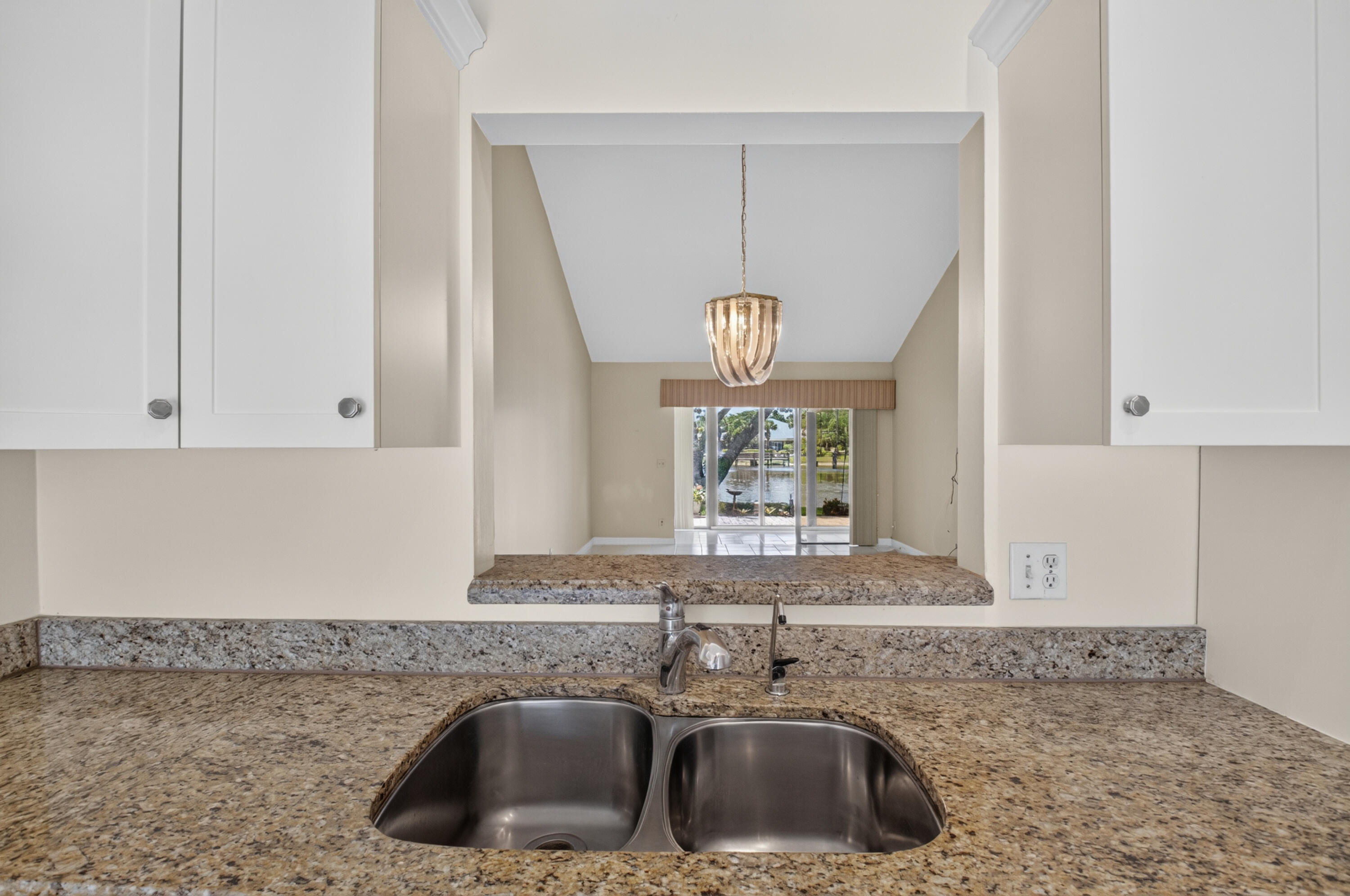 10884 Lake Front Place Property Photo 12