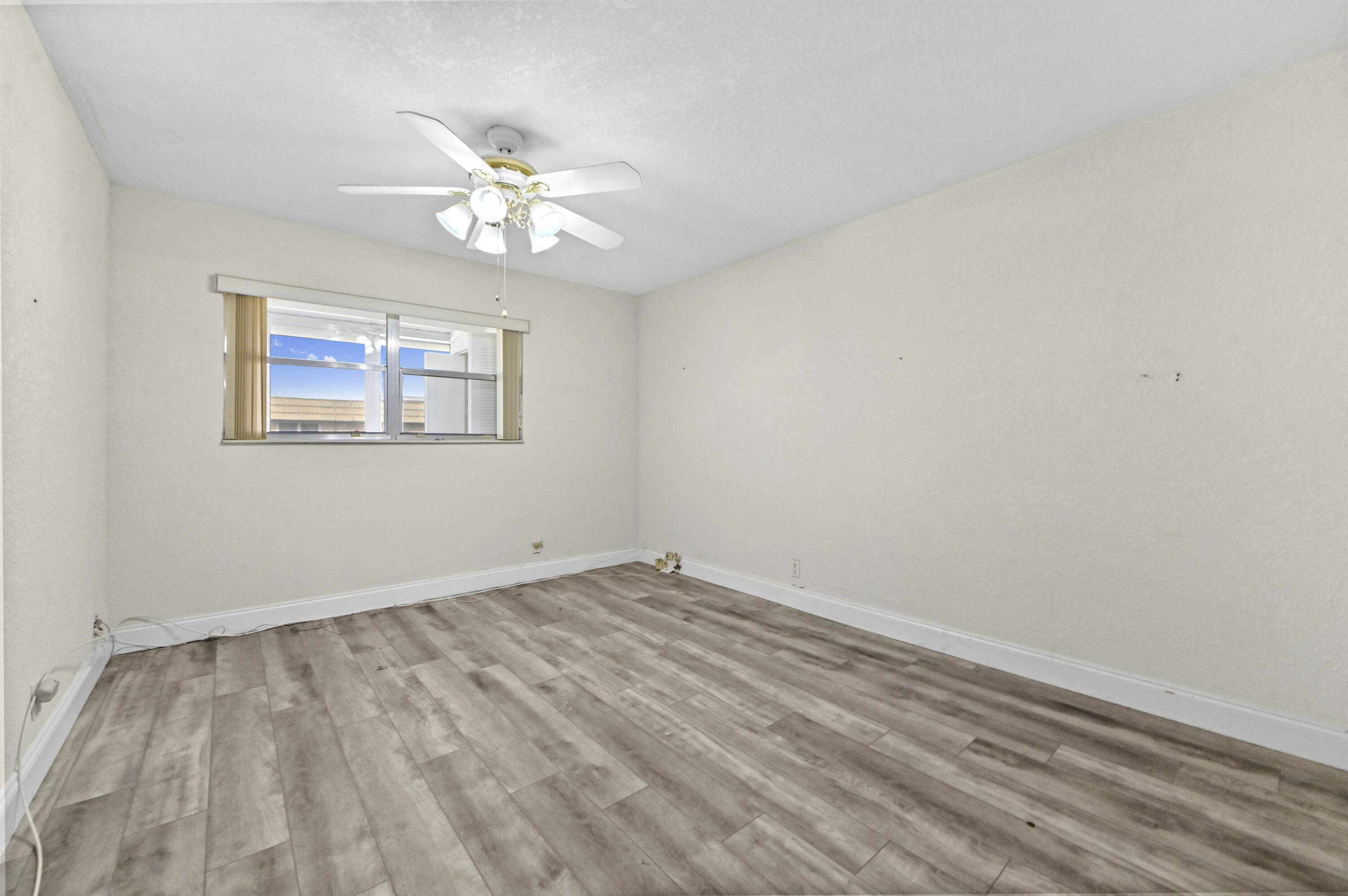 233 Monaco Boulevard E Property Photo 8