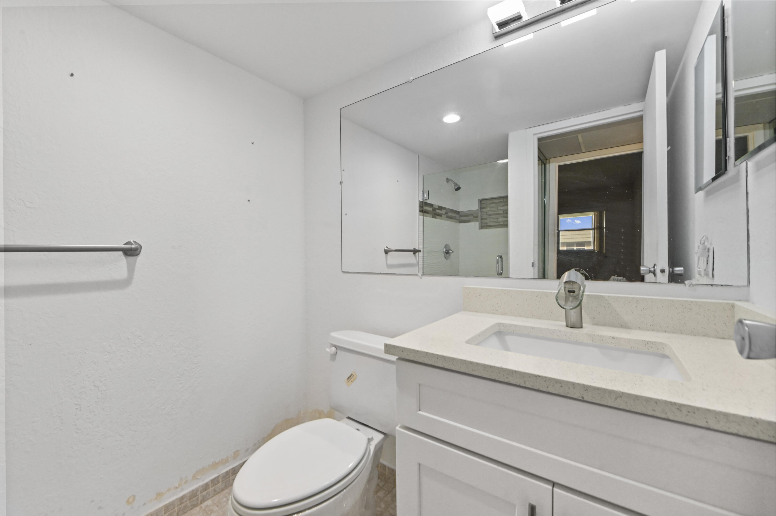 233 Monaco Boulevard E Property Photo 10