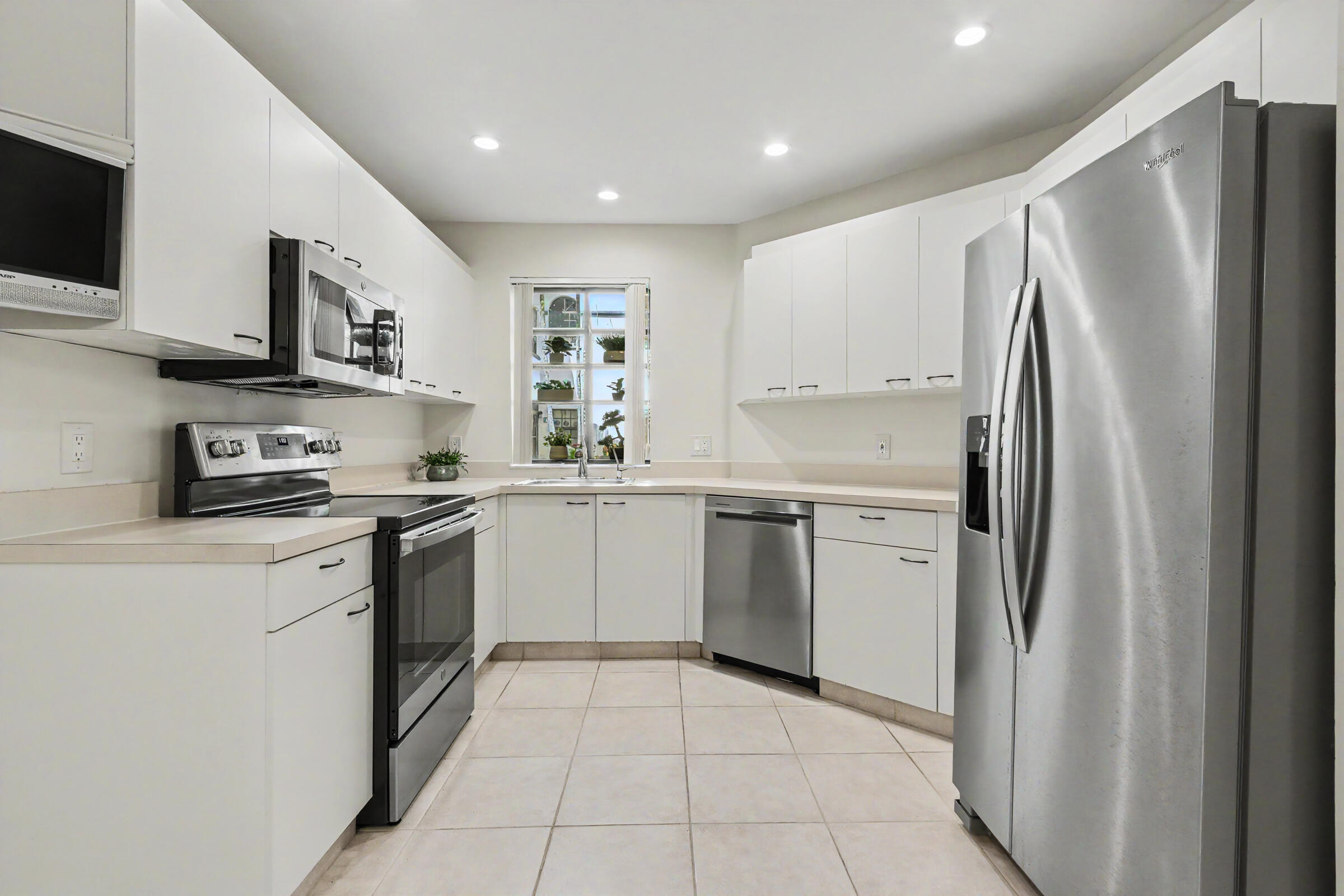 5136 Floria Drive H Property Photo 9
