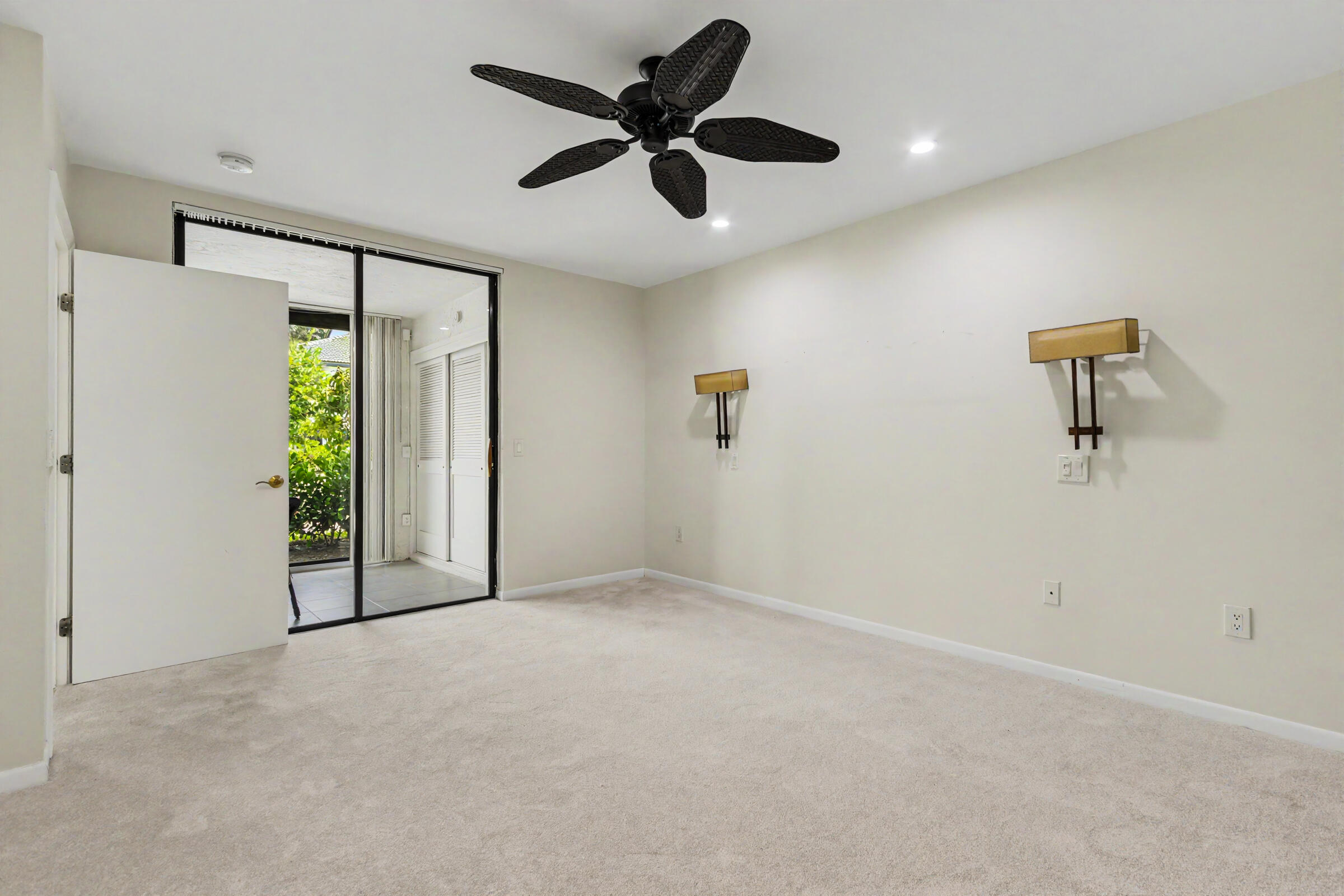 5136 Floria Drive H Property Photo 13