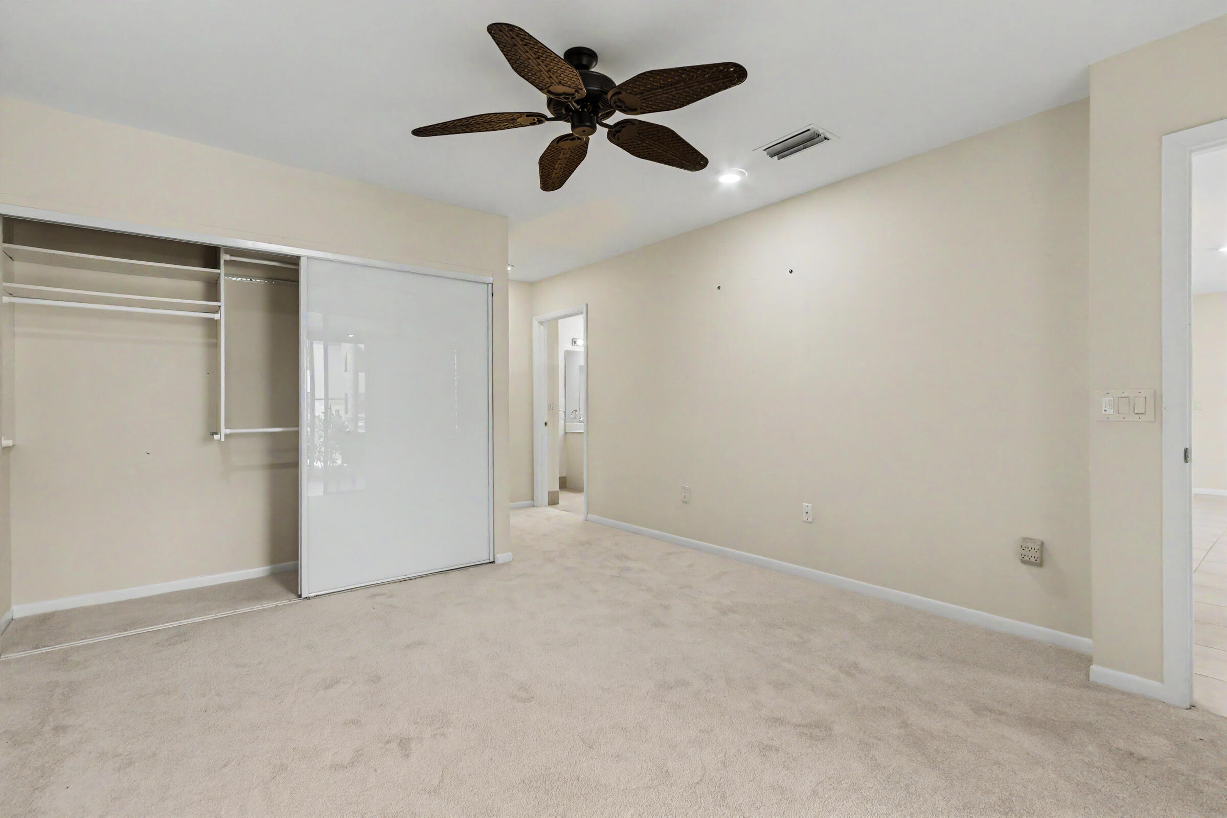 5136 Floria Drive H Property Photo 15