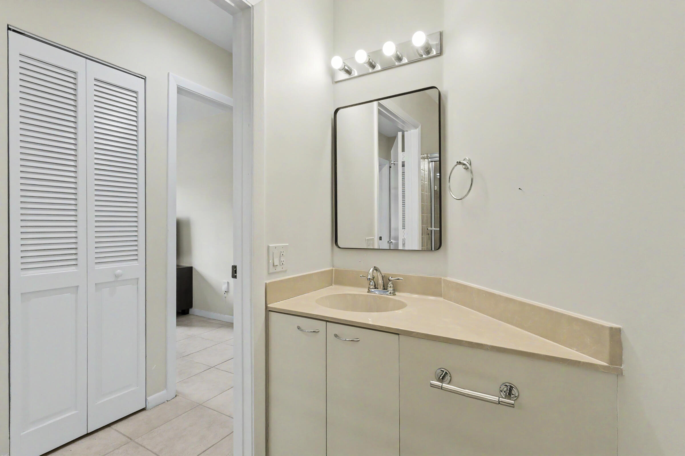 5136 Floria Drive H Property Photo 25