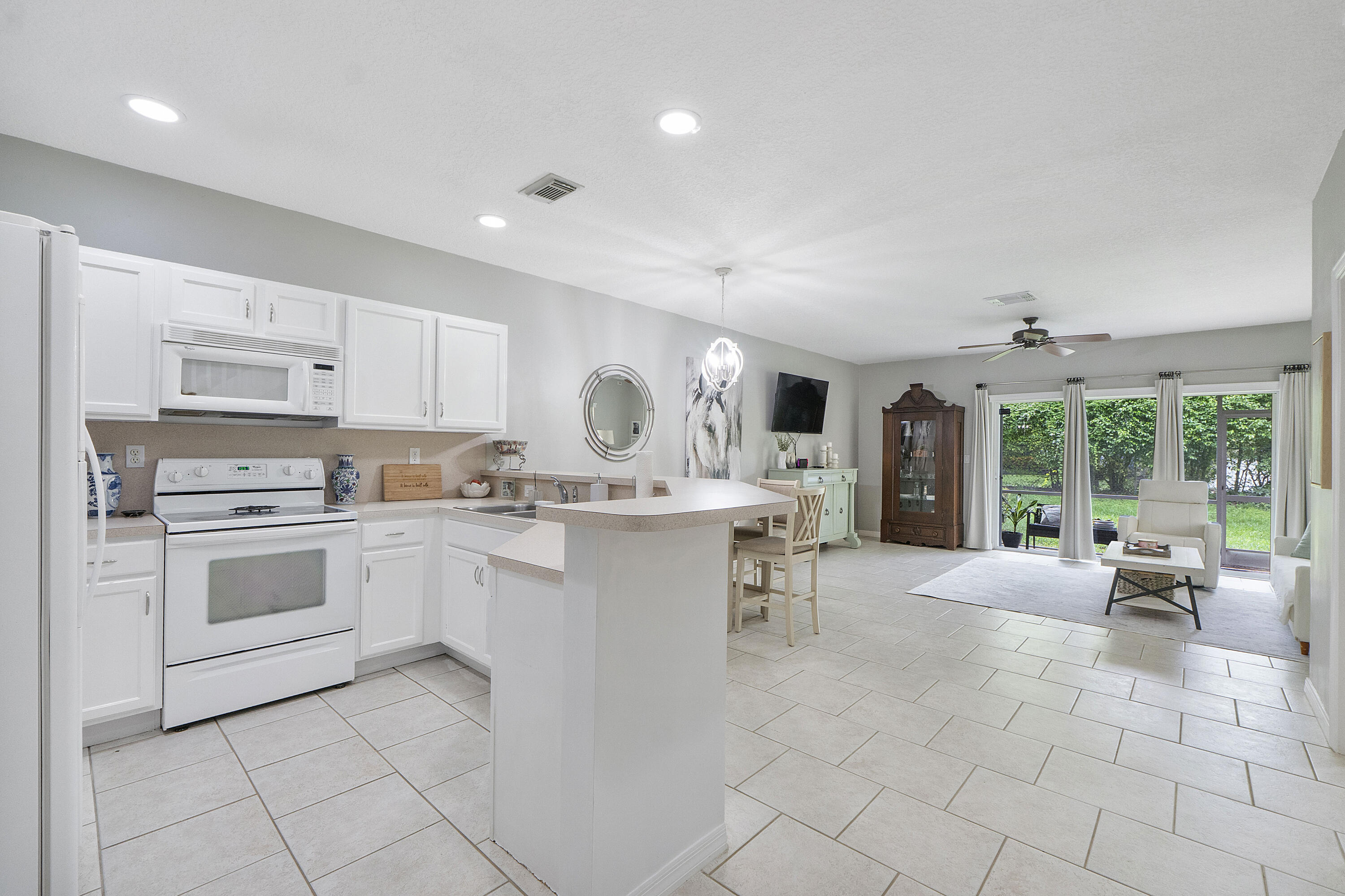 13804 Creston Place Property Photo 12