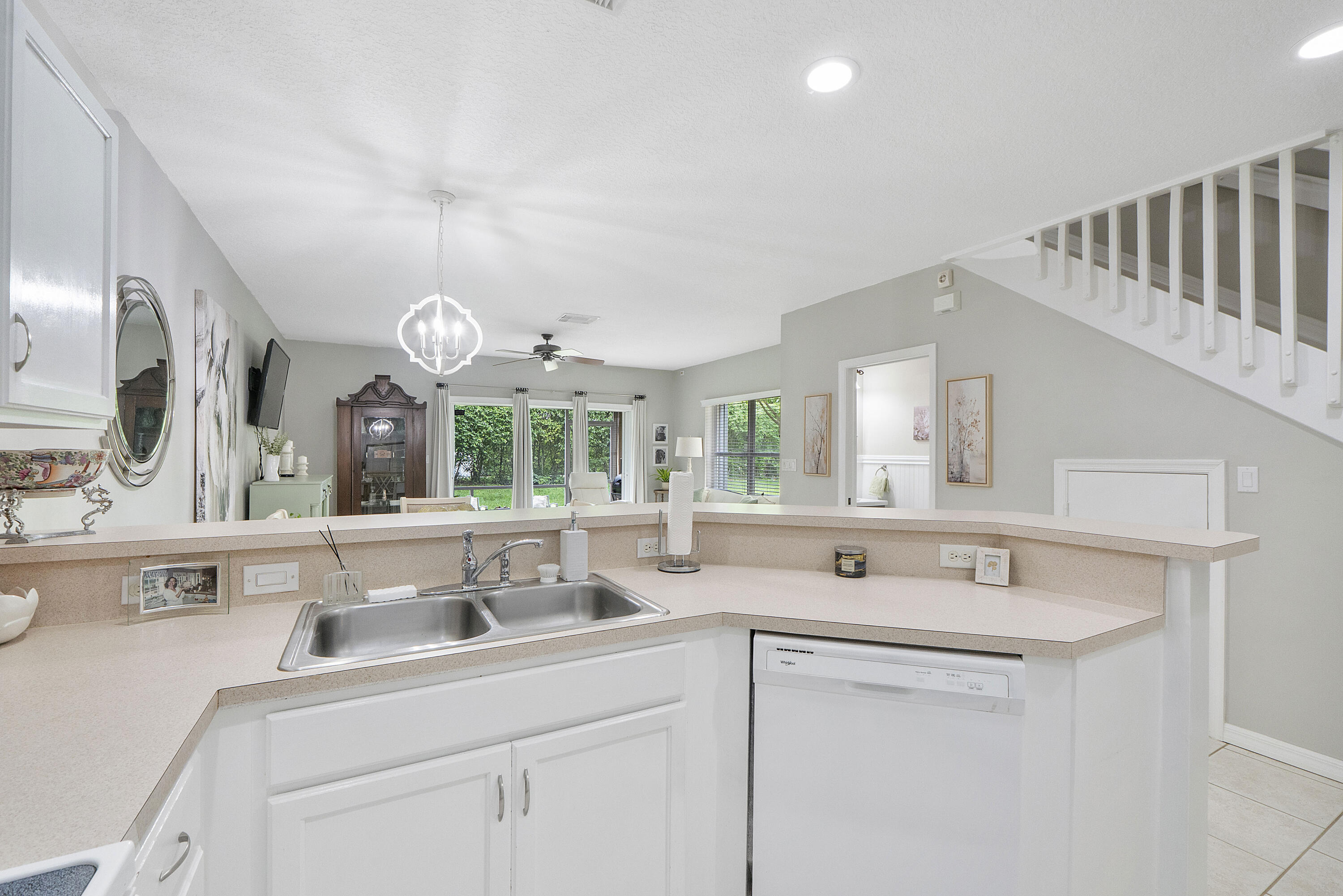 13804 Creston Place Property Photo 15