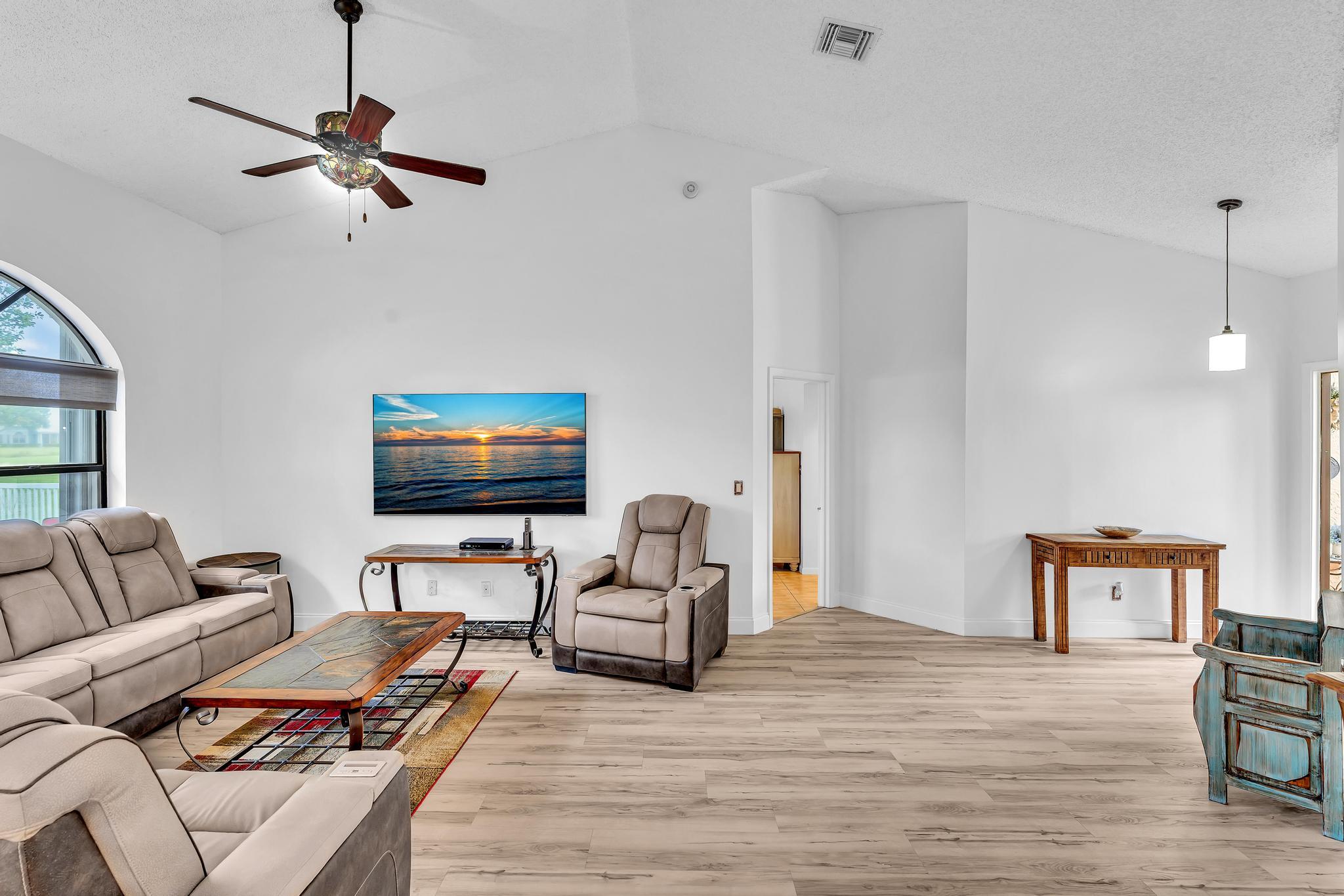 8099 Cassia Drive Property Photo 10