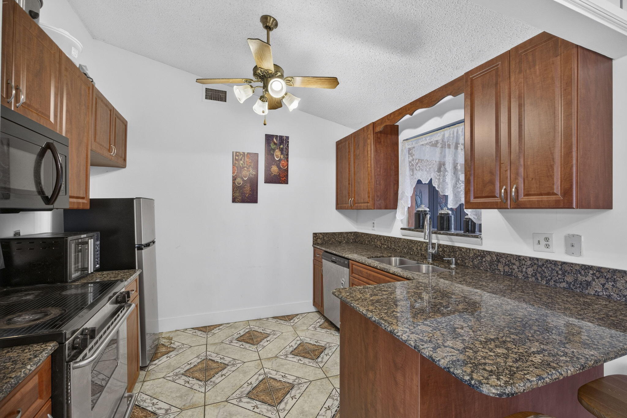 254 La Mancha Avenue Property Photo 17