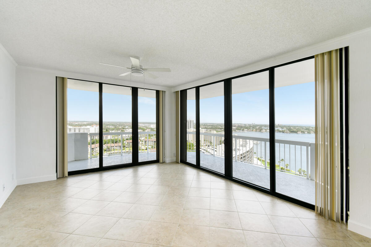 123 Lakeshore Drive Ph45 Property Photo 7