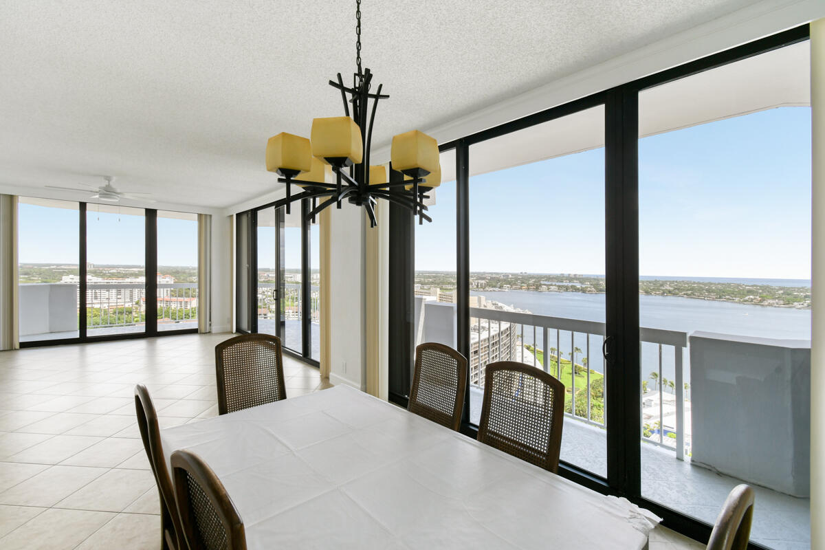 123 Lakeshore Drive Ph45 Property Photo 8