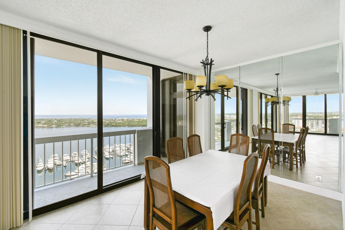 123 Lakeshore Drive Ph45 Property Photo 9