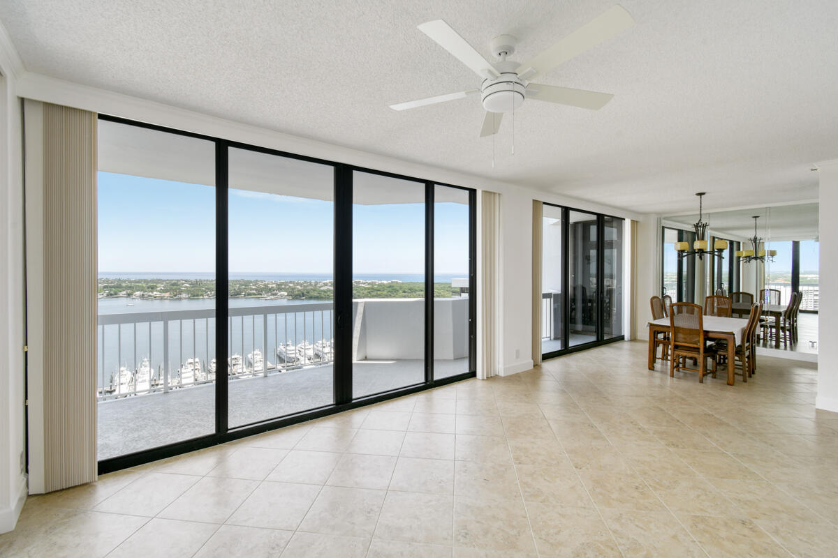 123 Lakeshore Drive Ph45 Property Photo 10