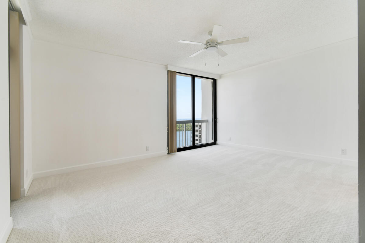 123 Lakeshore Drive Ph45 Property Photo 13
