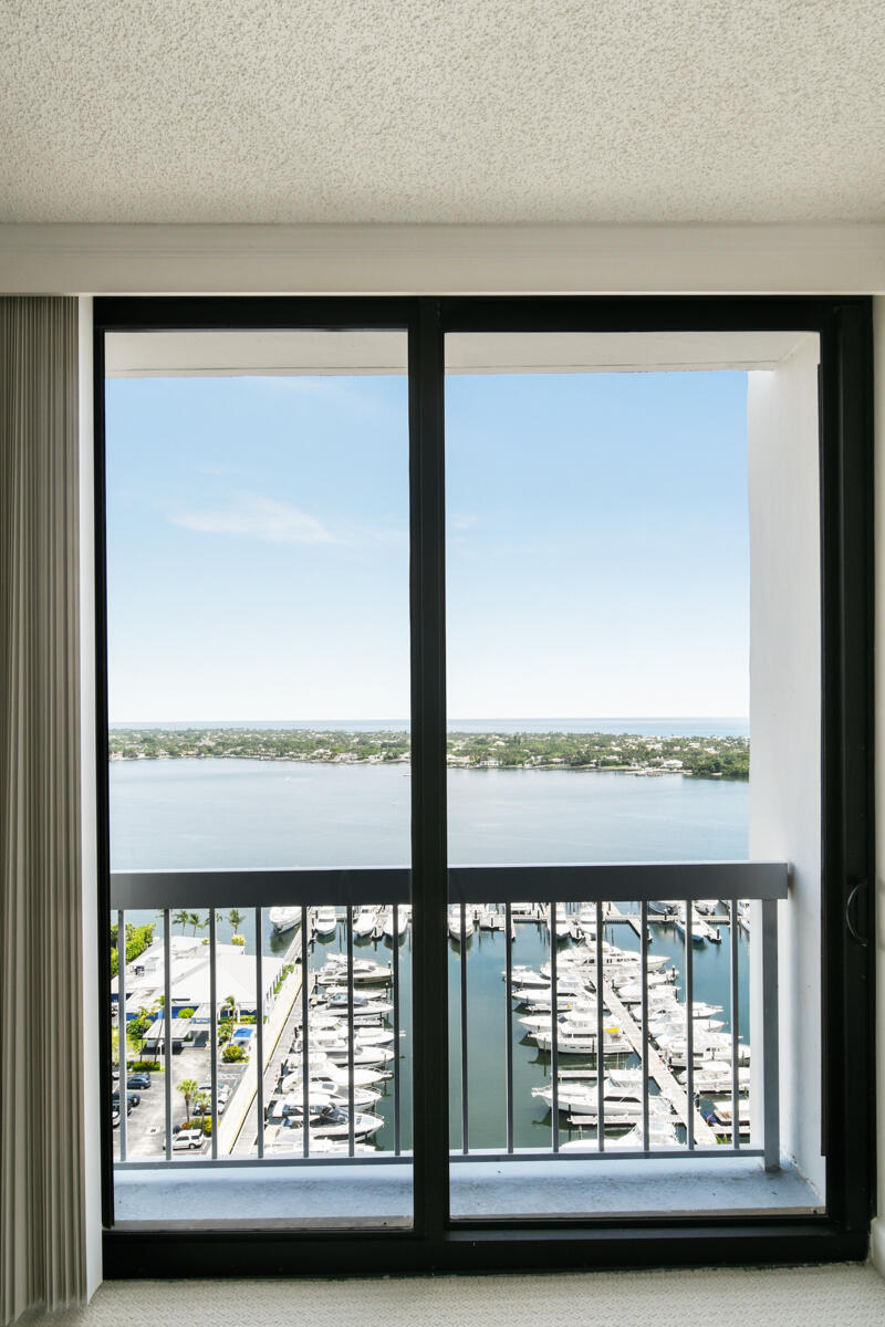 123 Lakeshore Drive Ph45 Property Photo 14
