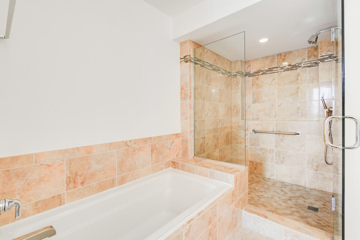 123 Lakeshore Drive Ph45 Property Photo 16