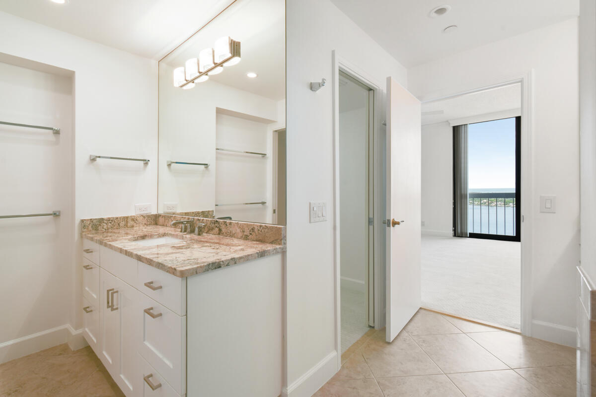 123 Lakeshore Drive Ph45 Property Photo 18