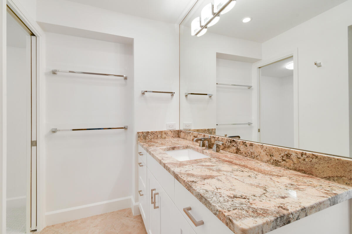 123 Lakeshore Drive Ph45 Property Photo 19