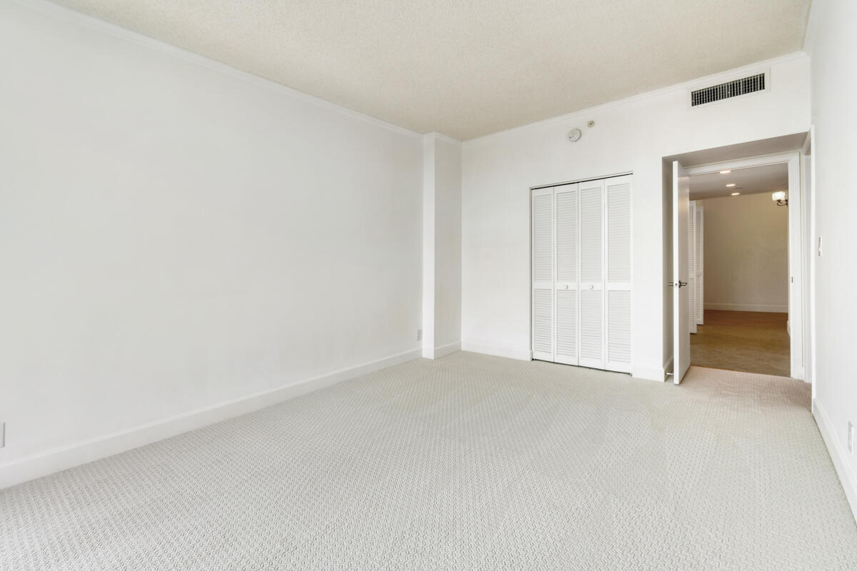 123 Lakeshore Drive Ph45 Property Photo 20