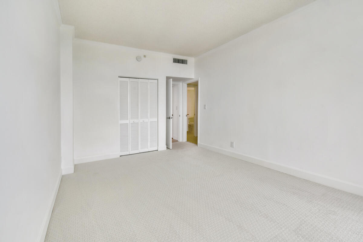 123 Lakeshore Drive Ph45 Property Photo 21